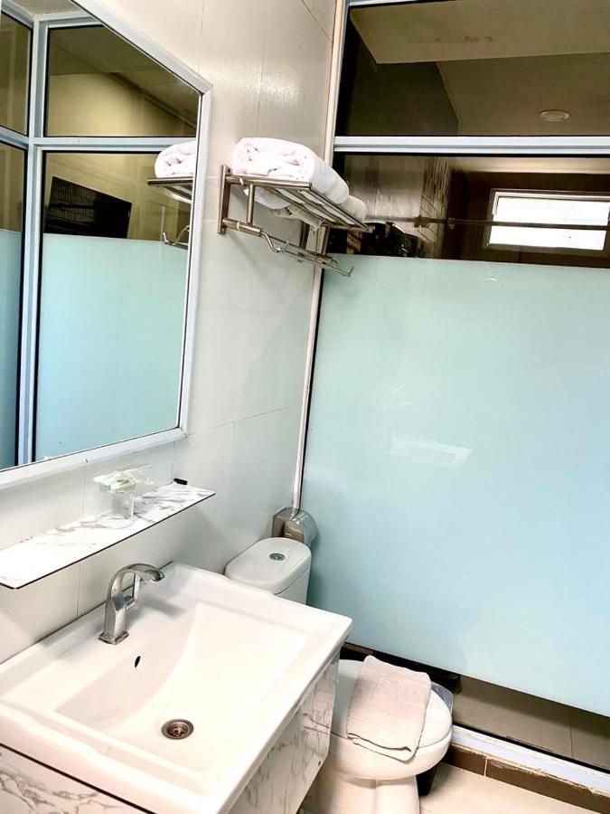 Os Hotel Tanjung Uncang Sagulung Luaran gambar