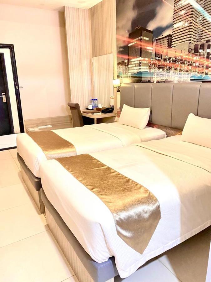 Os Hotel Tanjung Uncang Sagulung Luaran gambar