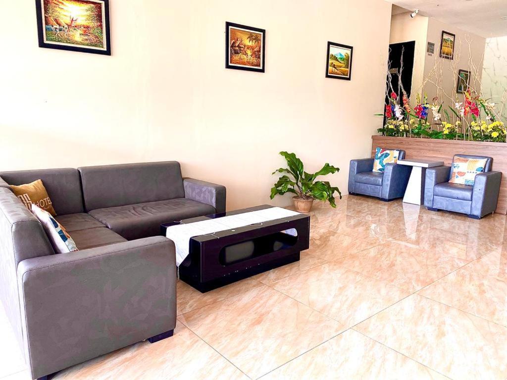 Os Hotel Tanjung Uncang Sagulung Luaran gambar