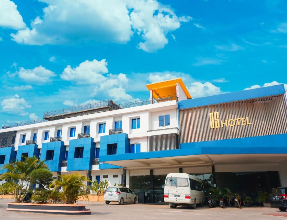 Os Hotel Tanjung Uncang Sagulung Luaran gambar