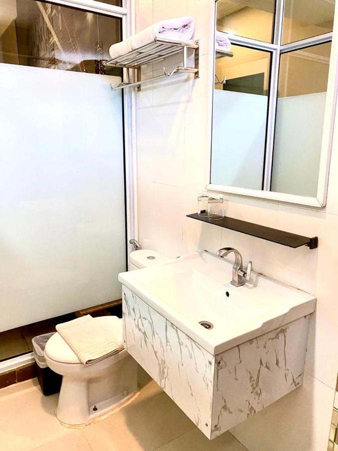 Os Hotel Tanjung Uncang Sagulung Luaran gambar