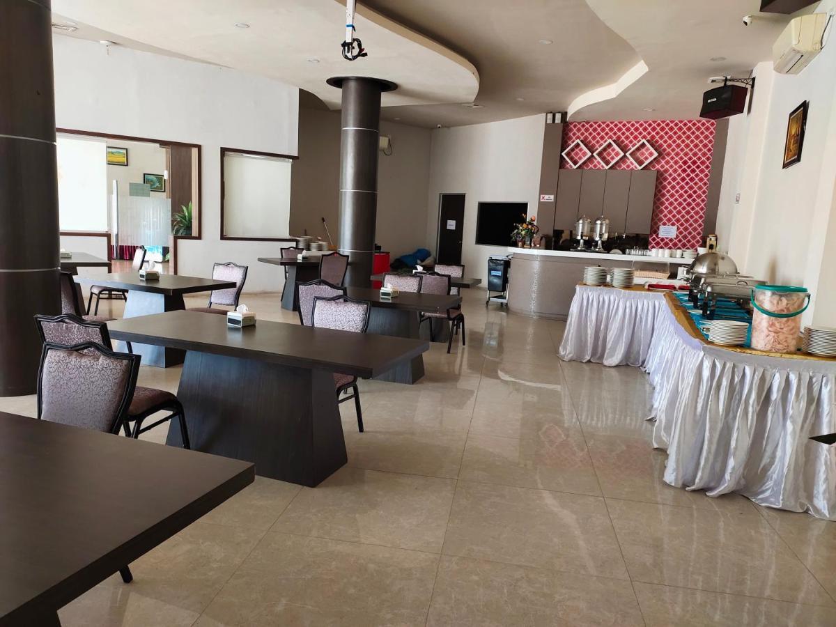 Os Hotel Tanjung Uncang Sagulung Luaran gambar
