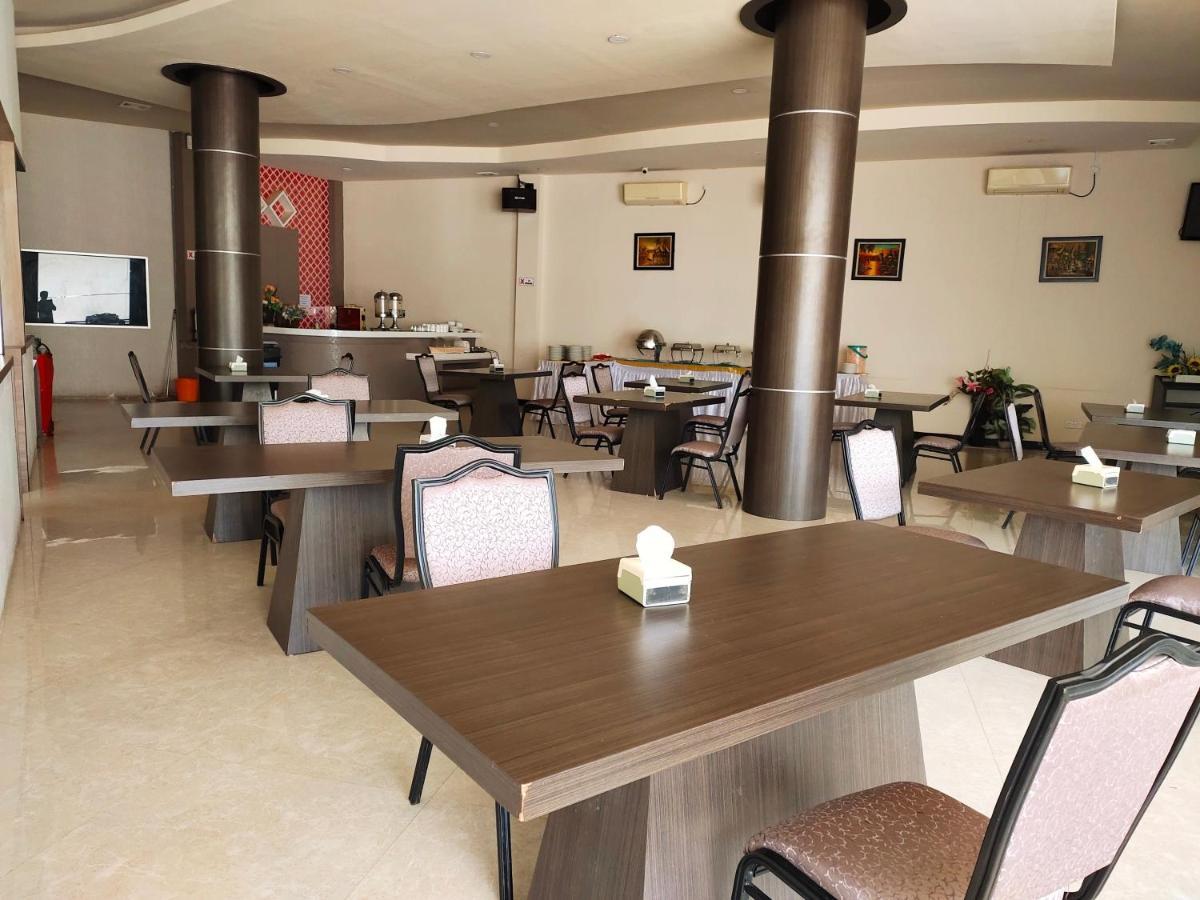 Os Hotel Tanjung Uncang Sagulung Luaran gambar