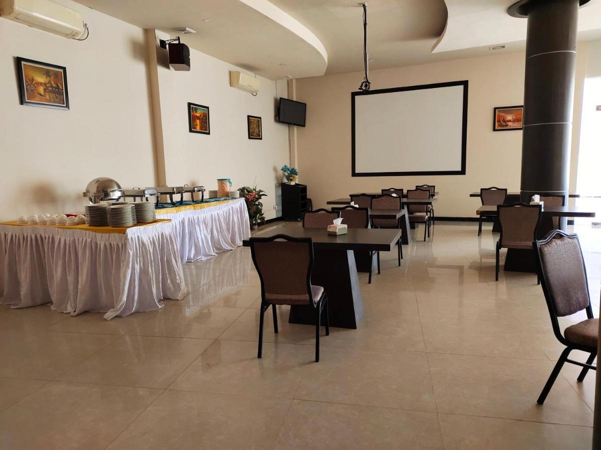 Os Hotel Tanjung Uncang Sagulung Luaran gambar