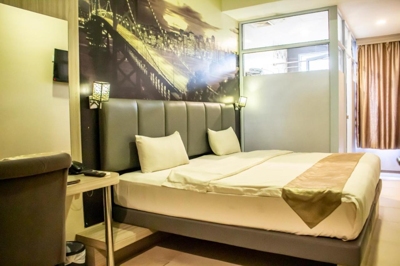 Os Hotel Tanjung Uncang Sagulung Luaran gambar
