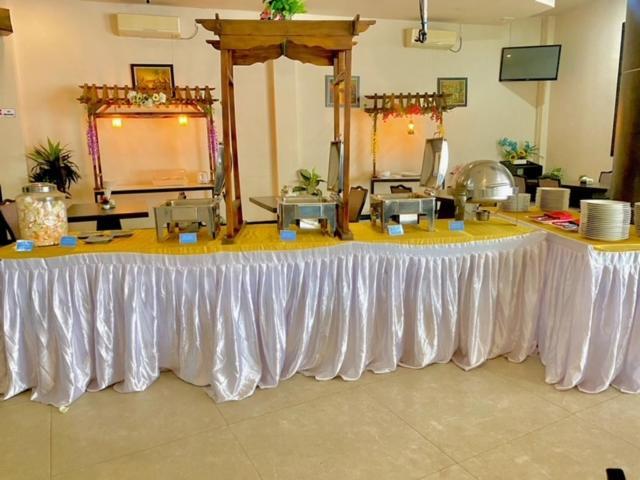 Os Hotel Tanjung Uncang Sagulung Luaran gambar